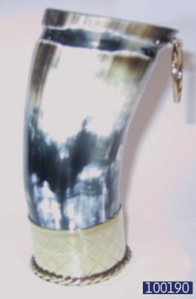 Bullhorn guampa with Bronze base